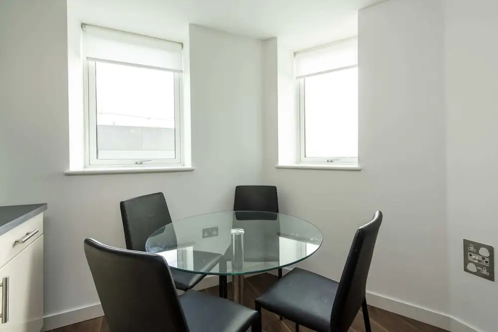 Lovely Home in Media City right by the Quays