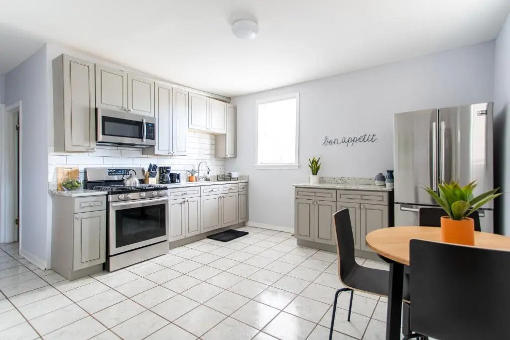 Stylish and Cute 2BR Apartment Near Wrigley!
