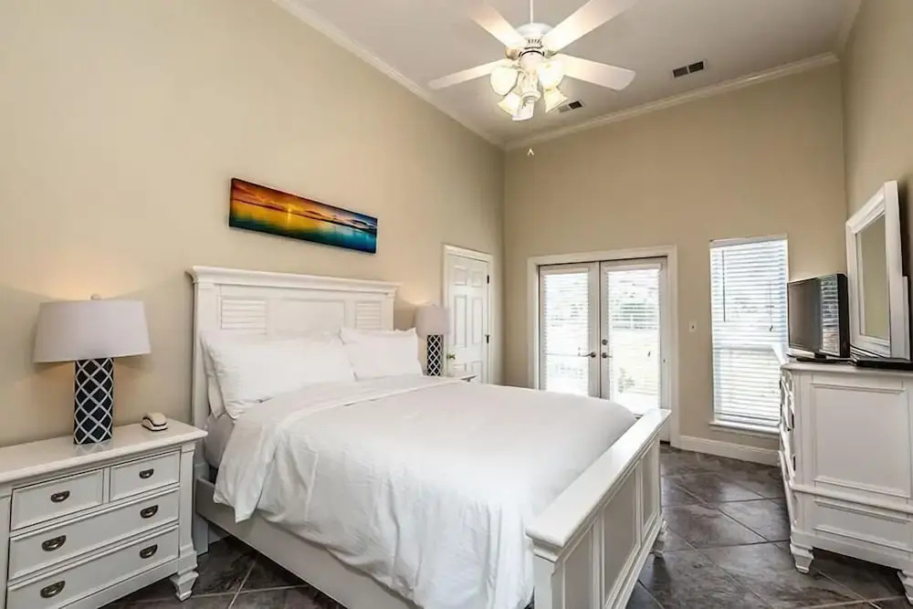 CORAL SHORES 5 Bedroom Holiday Home by Five Star Properties