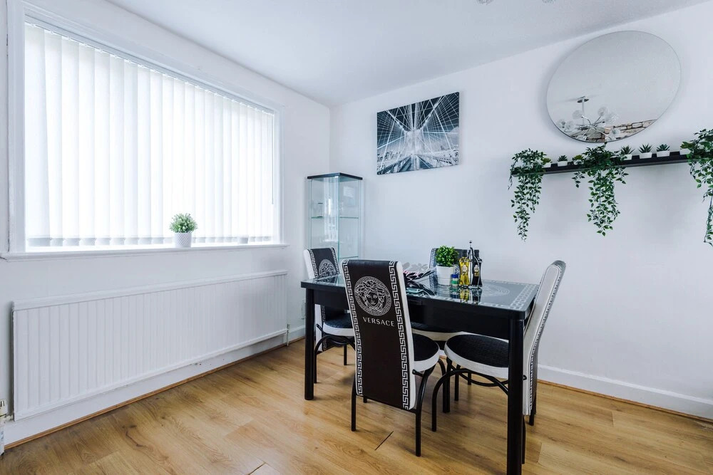 Spacious & Luxurious 3-bed House in Manchester