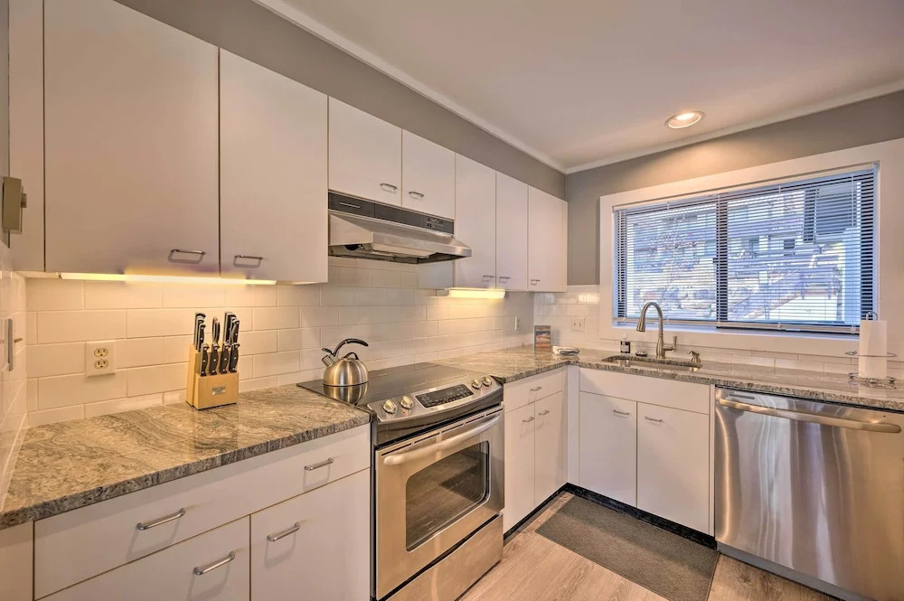 Lincoln Retreat w/ Village of Loon Amenity Access