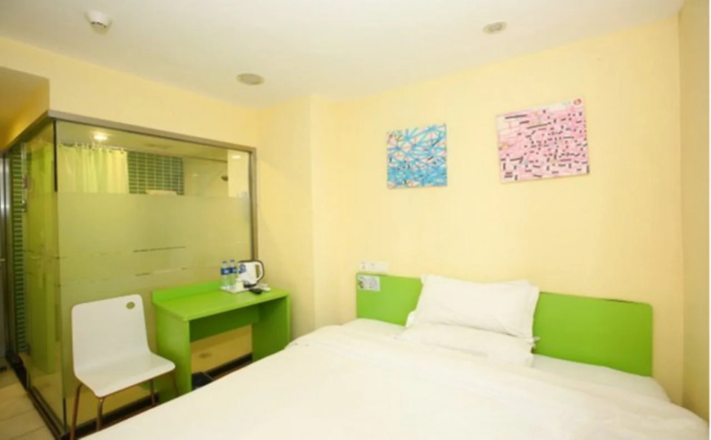 Yimi Hotel Changshou Metro Branch