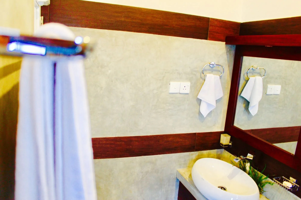 8 Plus Motels