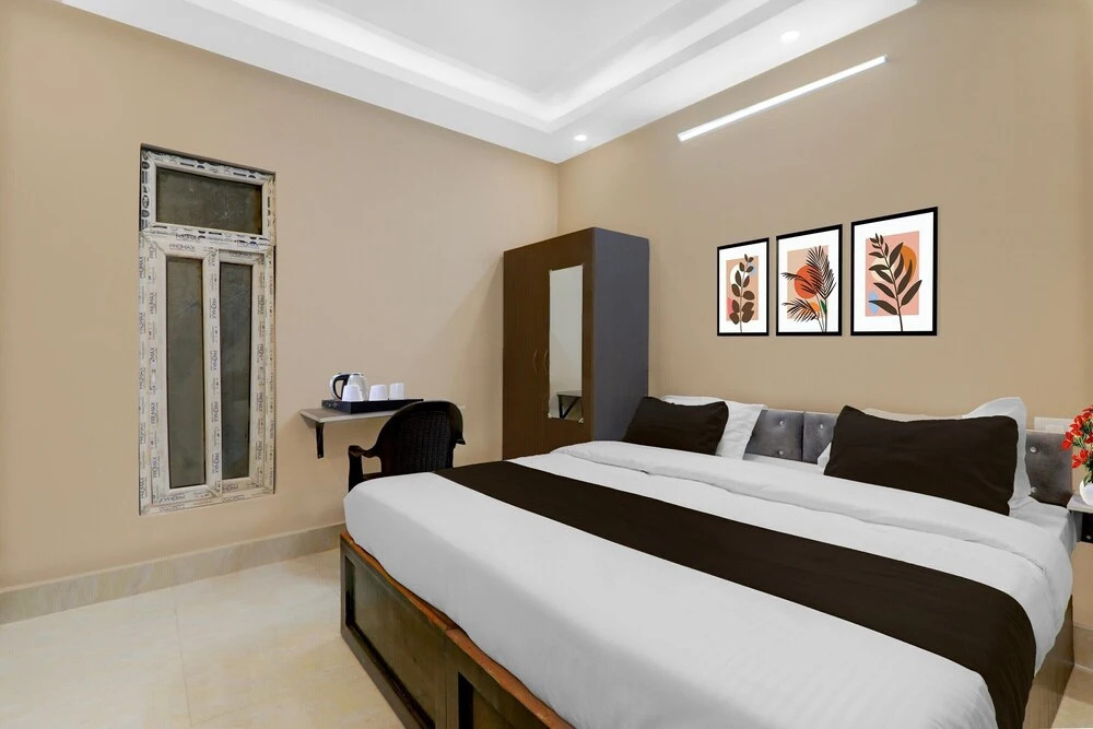 Deluxe Hotel Awadh Regency
