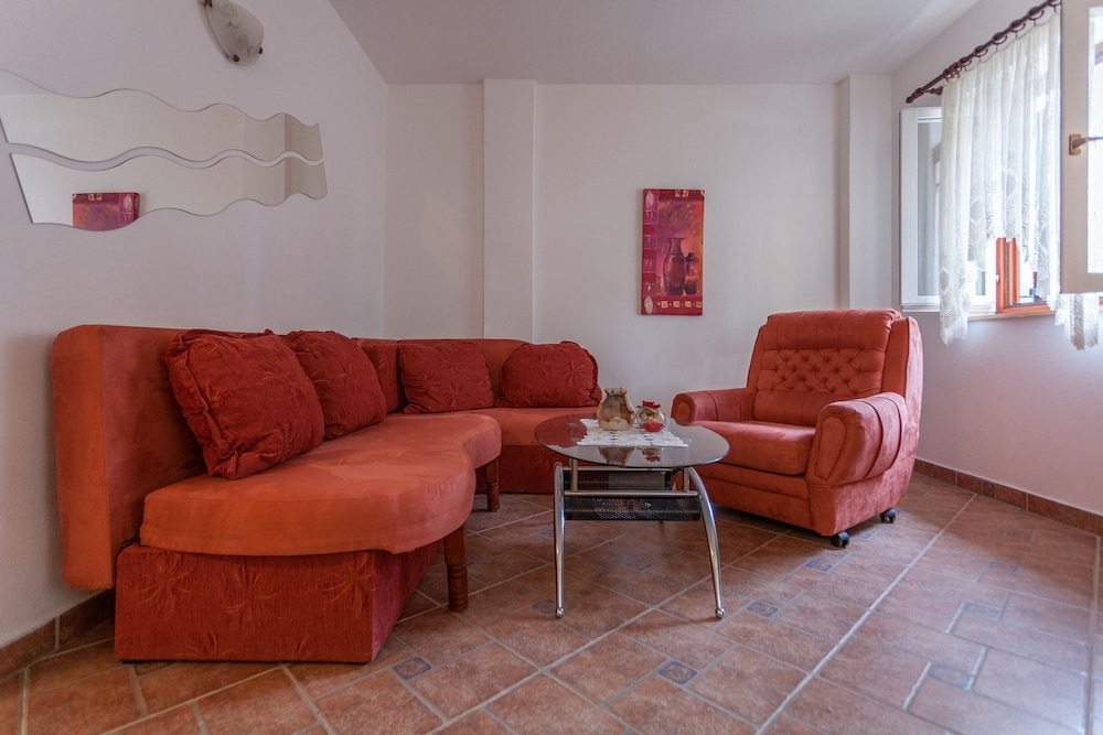 Heritage House Apola