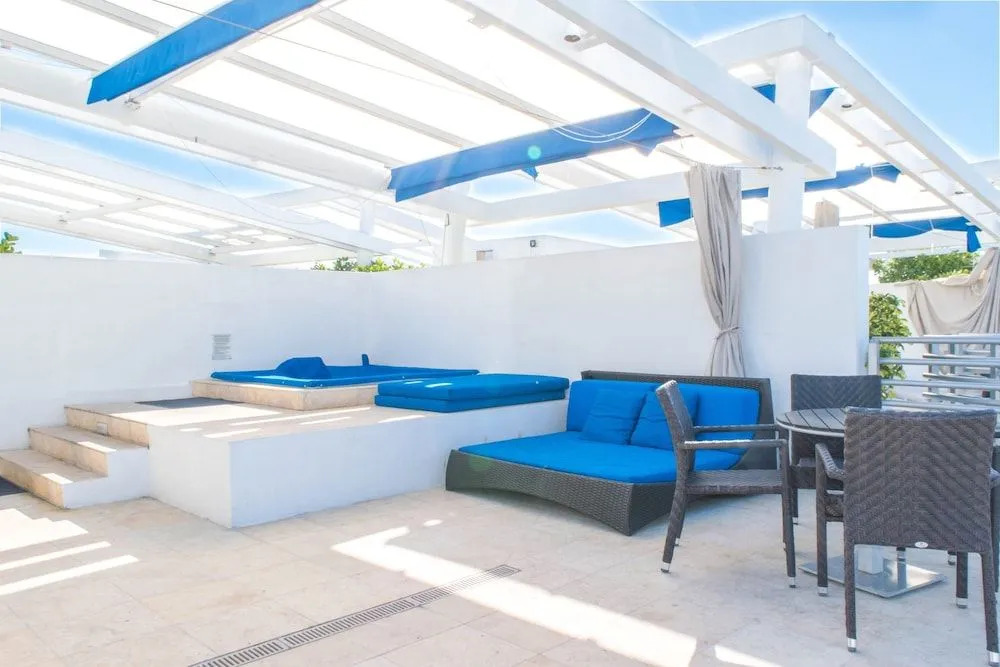 Penthouse De Soleil South Beach - On Ocean Drive Miami Beach Studio Bedroom Condo by RedAwning