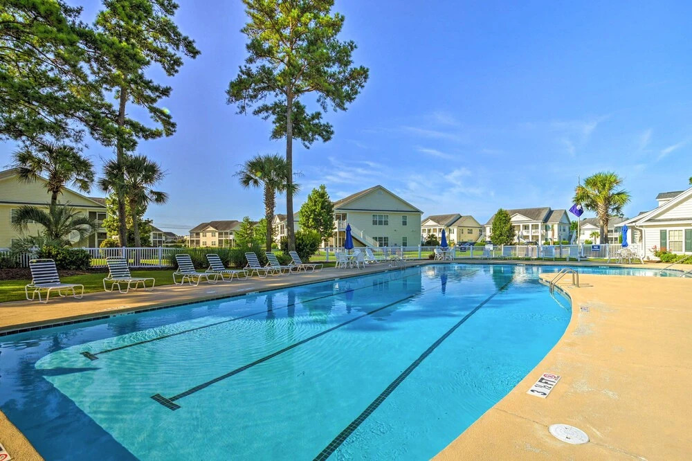 Myrtle Beach Condo w/ Pool: Near Golf & Mall!