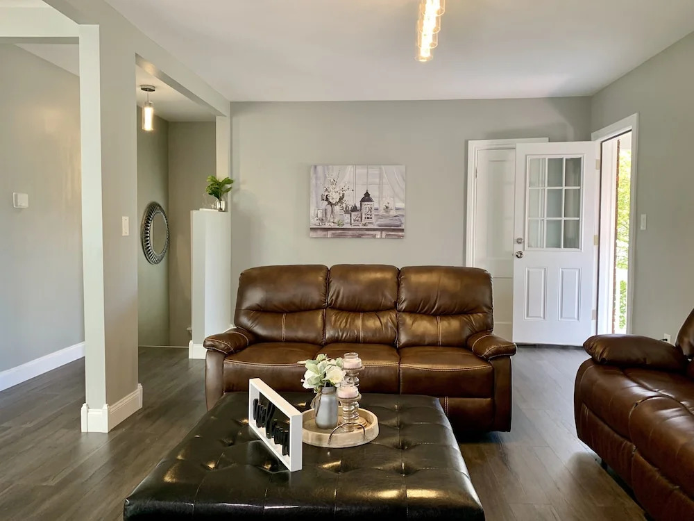 The Horseshoe Falls Villa- 6BR Free Parking, Minutes From Falls & Casino