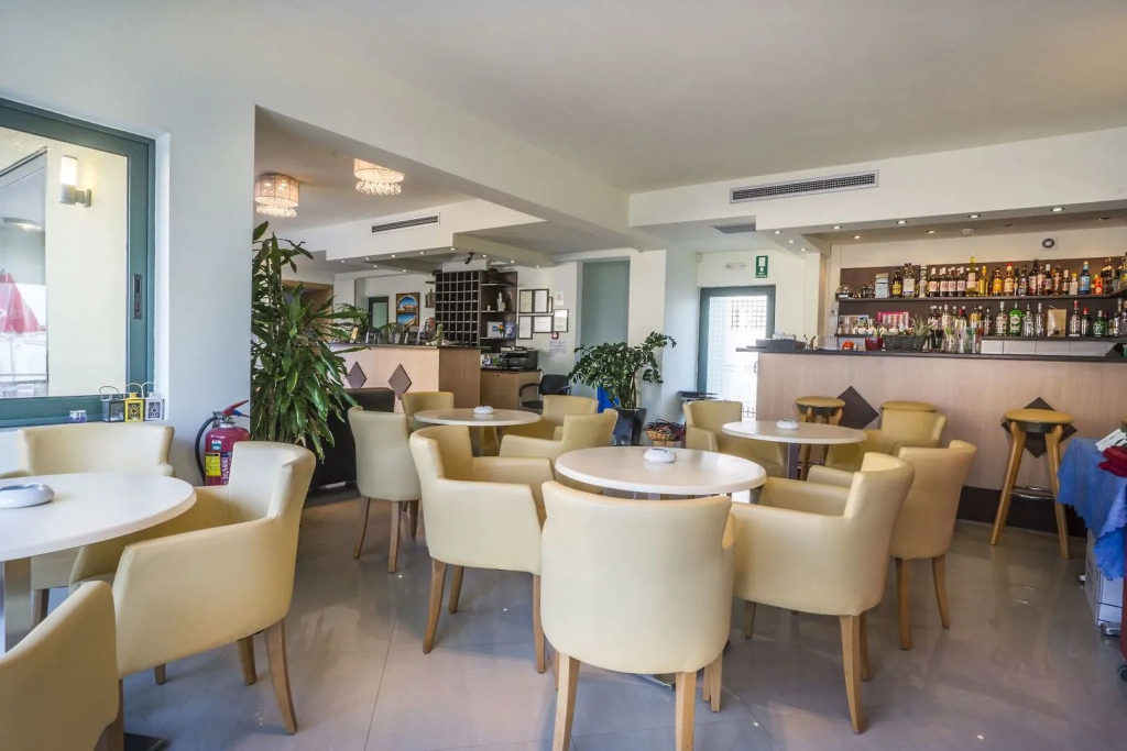 Athina Beach Hotel