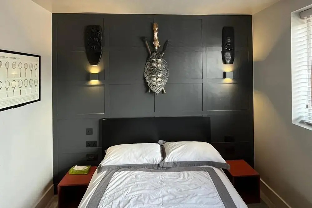 Apartment - Sleeps 4 - Parking - Near Station
