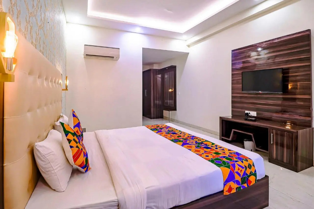 Fabhotel Swess Grand