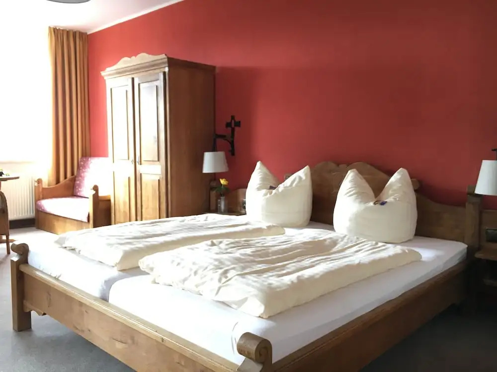 waldhotel AUSZEIT mit Restaurant & Café