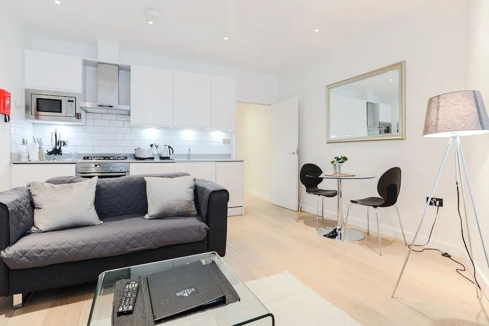 Trafalgar Square by Excel Apartments