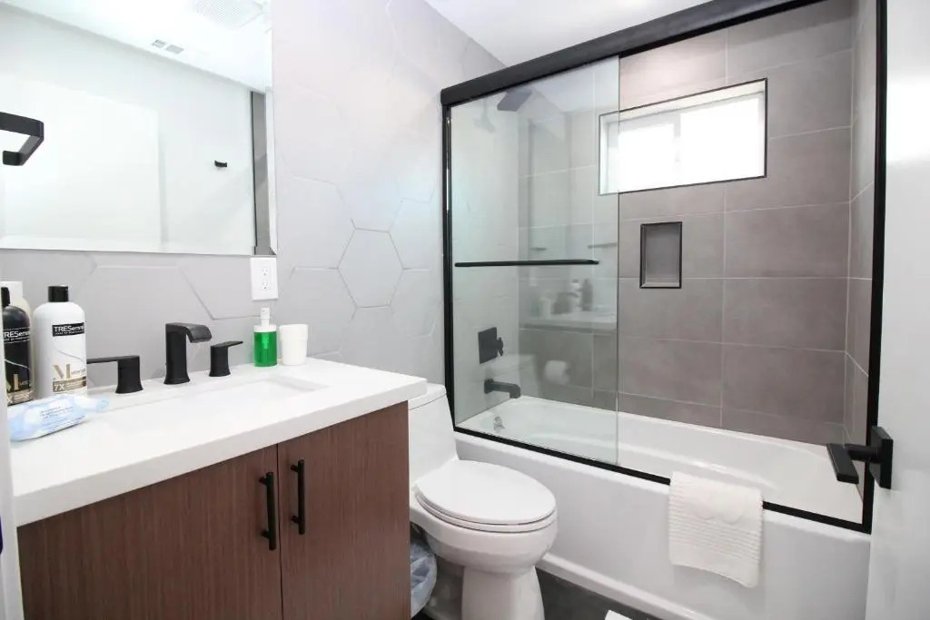 Los Angeles 3BR Villa Suites with Free Parking
