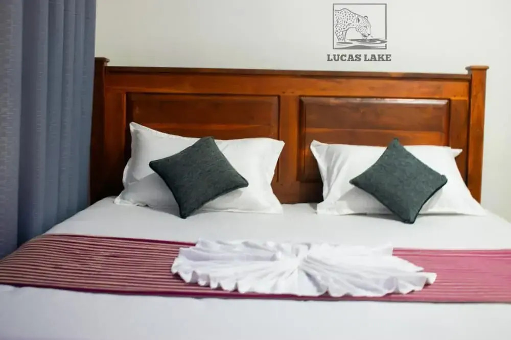 Yala Lucas Lake Hotel