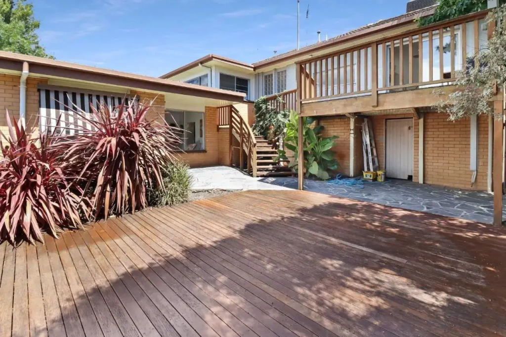 Scenic Serenity Large Family Home in Geelong