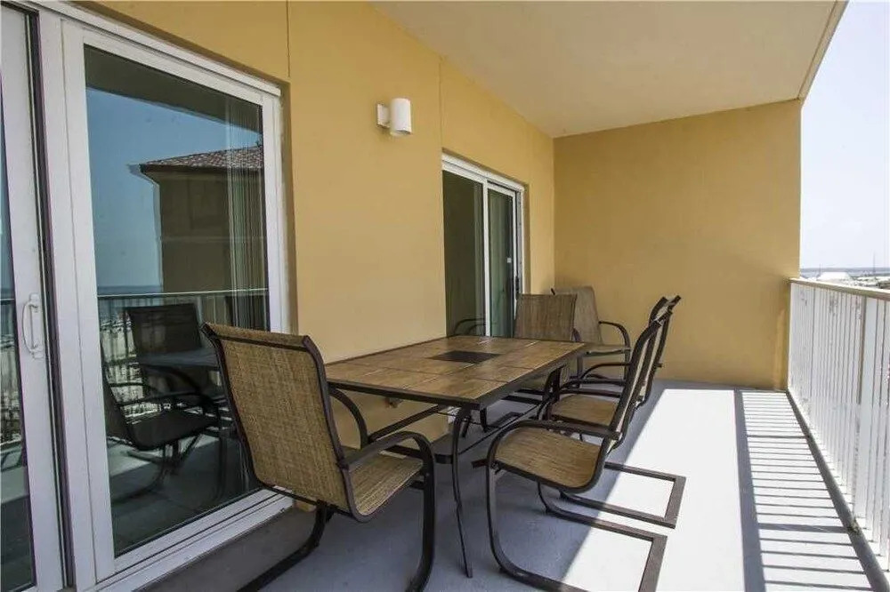 Seawind 502 - 3 Br condo by RedAwning