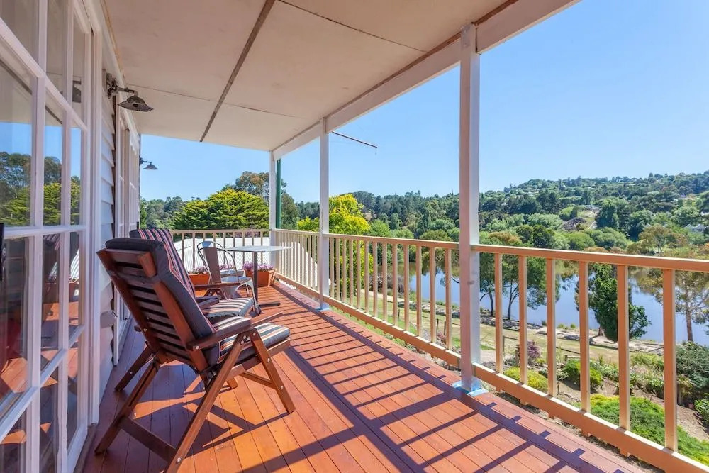 Balconies Lakeside on Lake Daylesford
