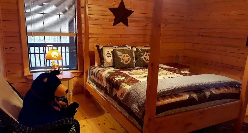 Leave It Behind 3 Bedroom Cabin by RedAwning