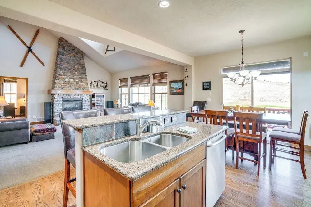 Mtn Views & Private Hot Tub: Granby Group Getaway!