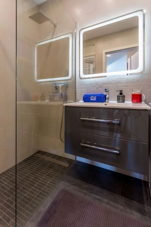 Betty by Q4Apartments