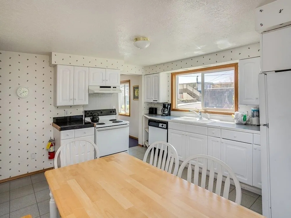 Oceanview Manor 6 Bedroom Home