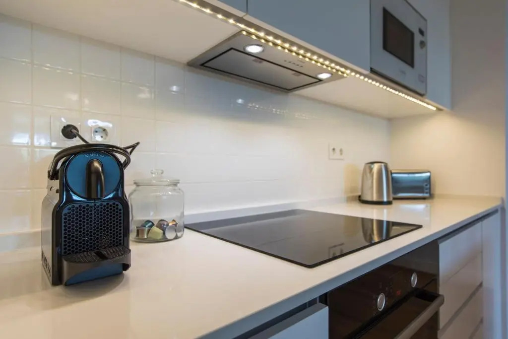 Lovelystay - Modern And Colourful Flat in the Heart of Graça