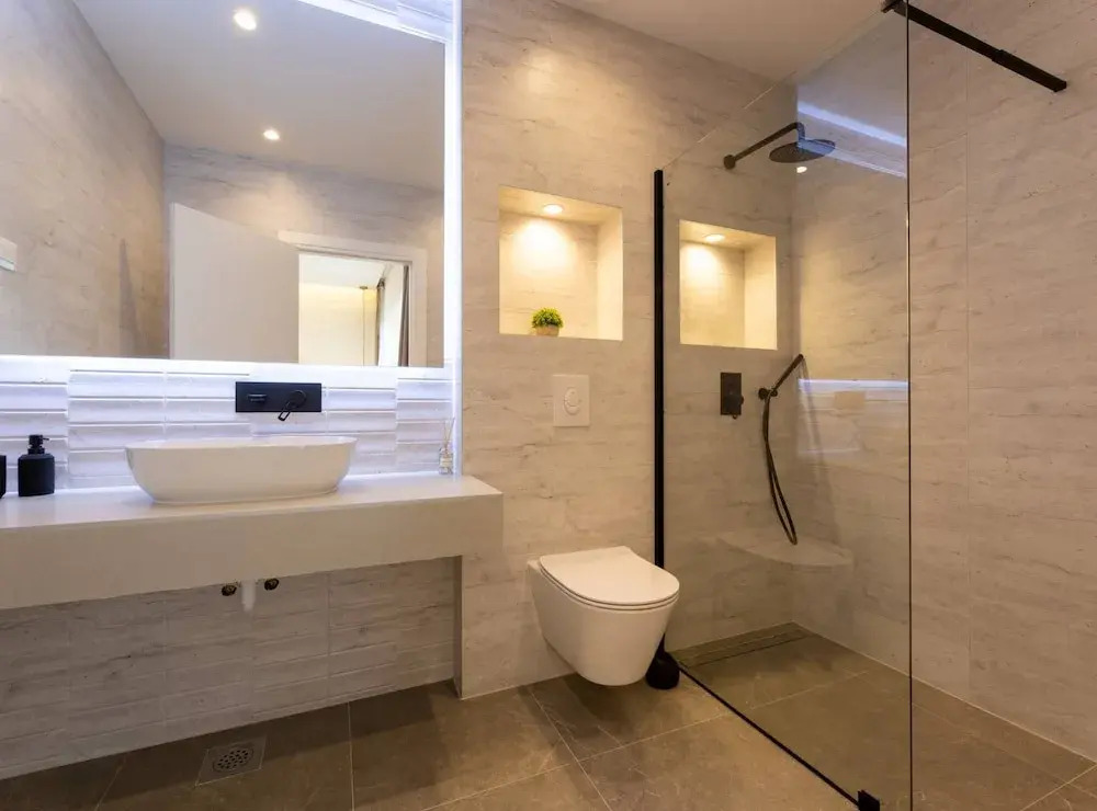 Moonlit Mirage Villa with Pool, Gym and Sauna