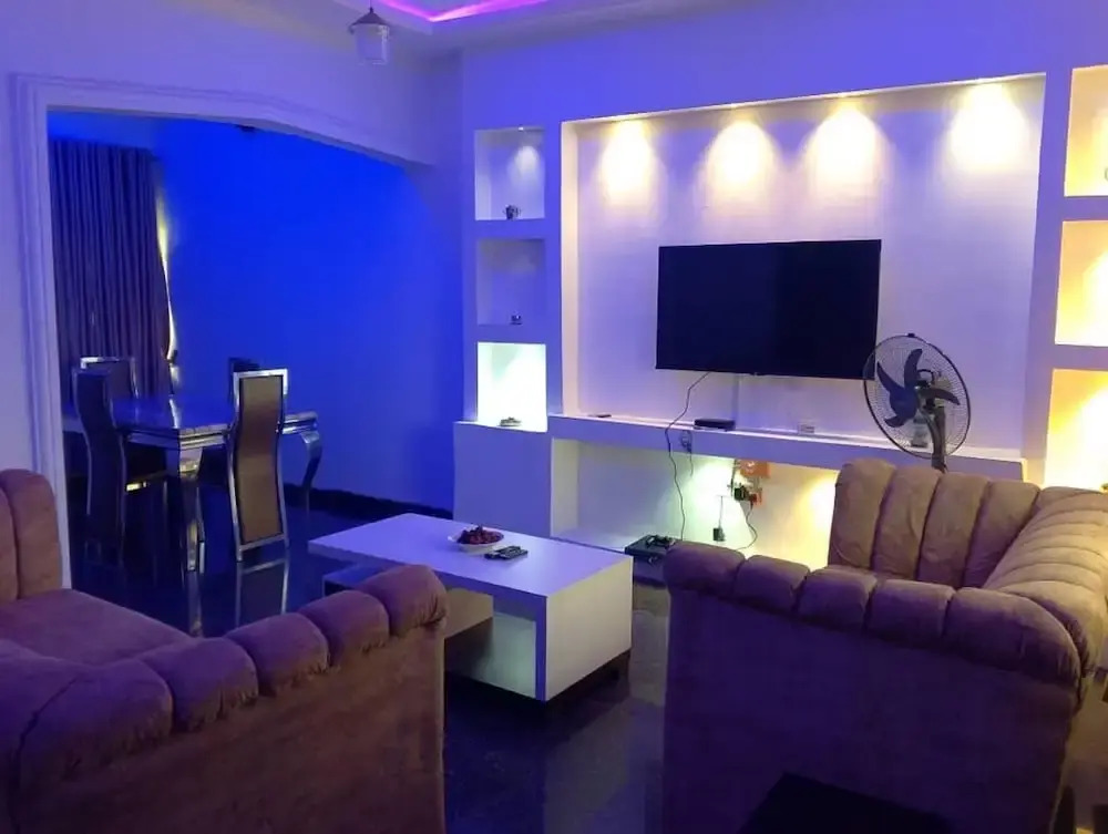 2 Bed - Sleeps 4 With Free Parking
