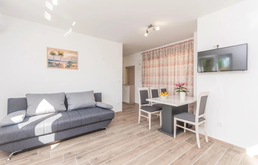 Beautiful Apartment in Biograd na Moru With 1 Bedrooms, Wifi and Outdoor Swimming Pool