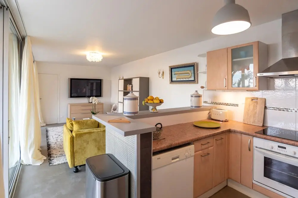 Appartement Dans Villa rez de Jardin vue mer