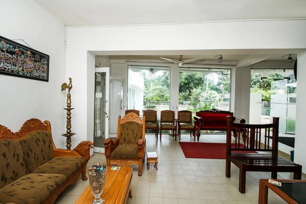 OYO 347 Hotel Empryean