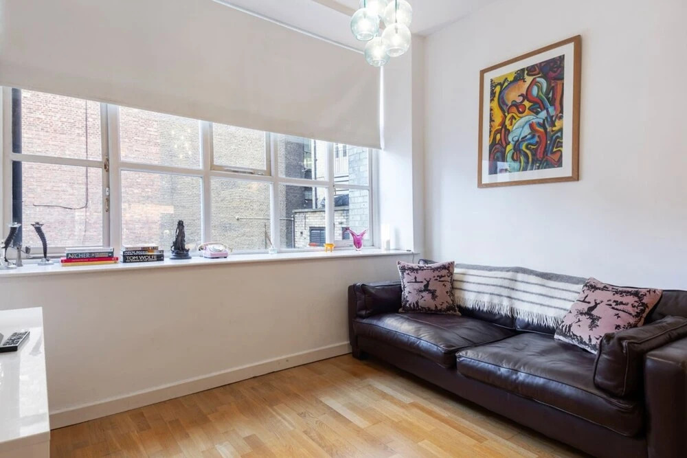 Bright & Beautiful Two Bedroom Apartment, Sleeps 4