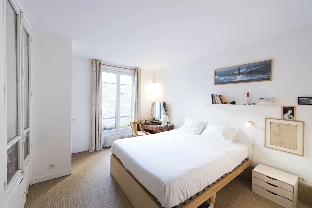 Place de la Republique Hideaway
