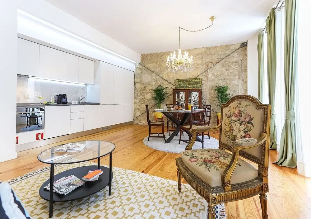 JOIVY Modern classic 1-bed Apt w/ balcony, nearby Avenida da Liberdade
