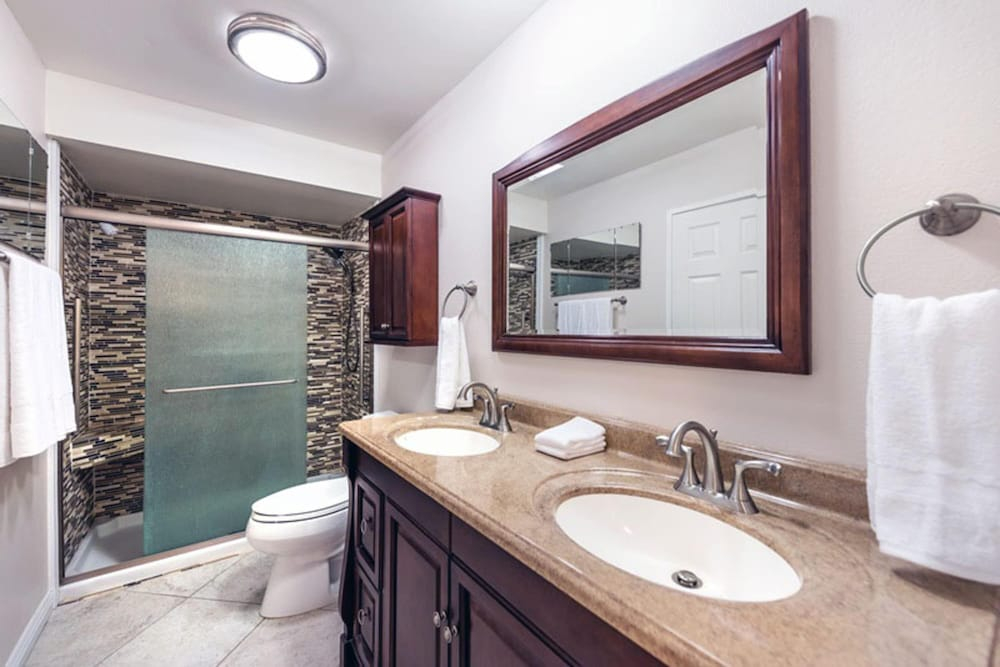 @marbella Lane-hidden Oasis 2BR Condo w/ Pools/gym