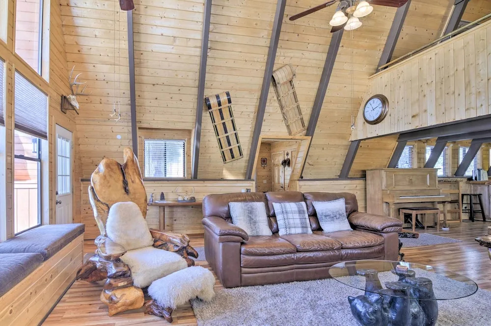 Spacious Duck Creek Village Cabin w/ Hot Tub