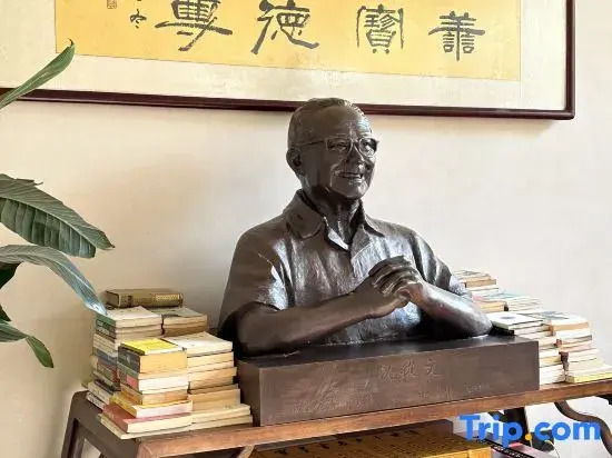 Phoenix Xueqingji Humanity Banshan Homestay (Phoenix Ancient City Branch)