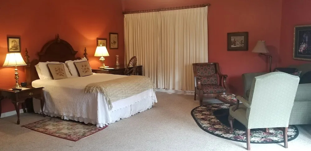 Downtown Guest Quarters Hotel