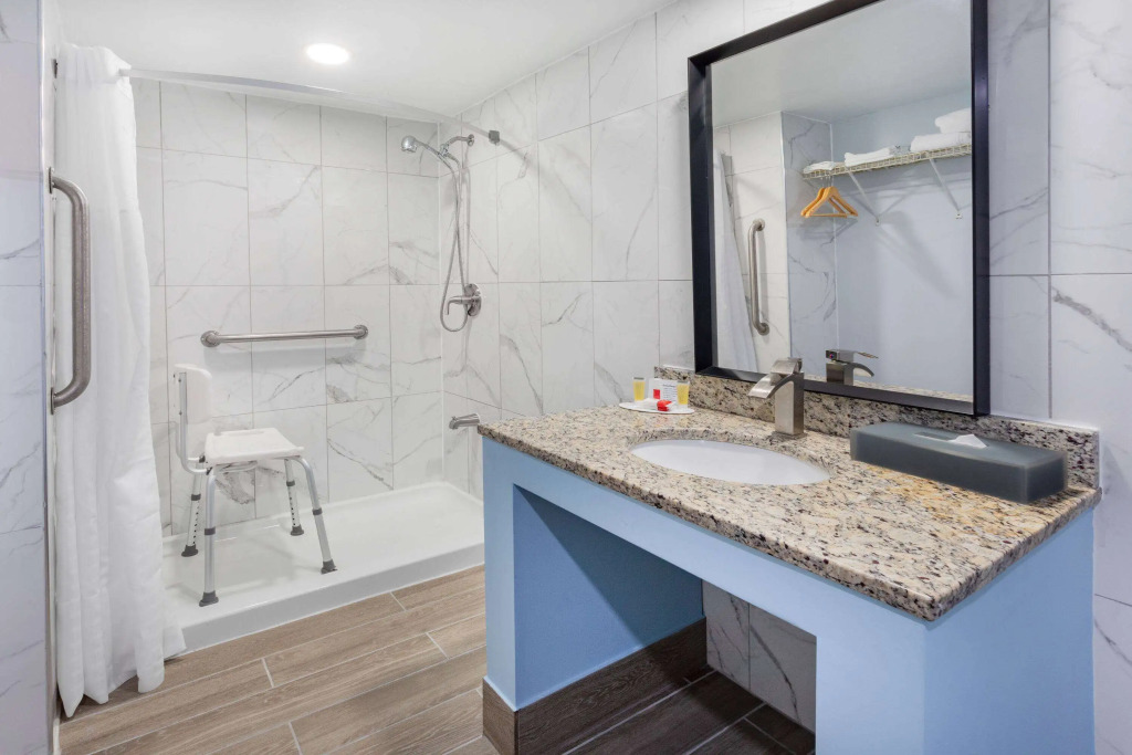 Days Inn by Wyndham Livonia Canton Detroit