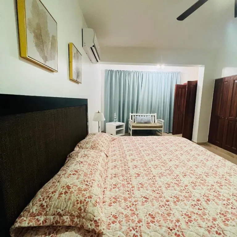 Lovely Beachfront 2 bedrooms condo with 2 pools
