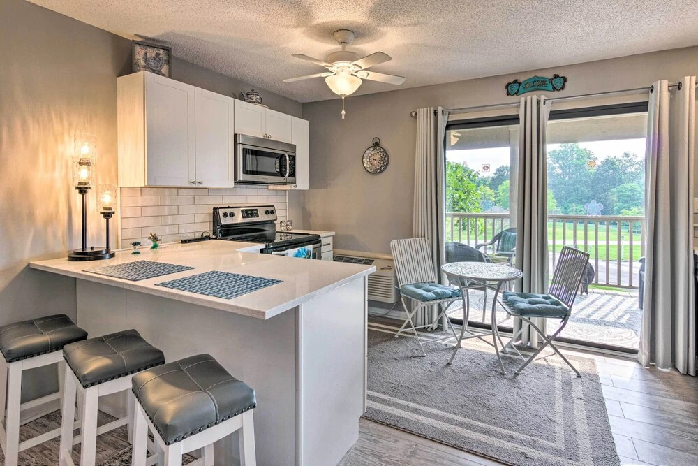1 Mi to Lake Lure: Mtn-view Studio w/ Balcony!