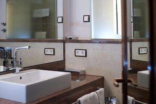 RomanticHOTEL Goldener Karpfen - das kleine, feine Grandhotel direkt in der Altstadt