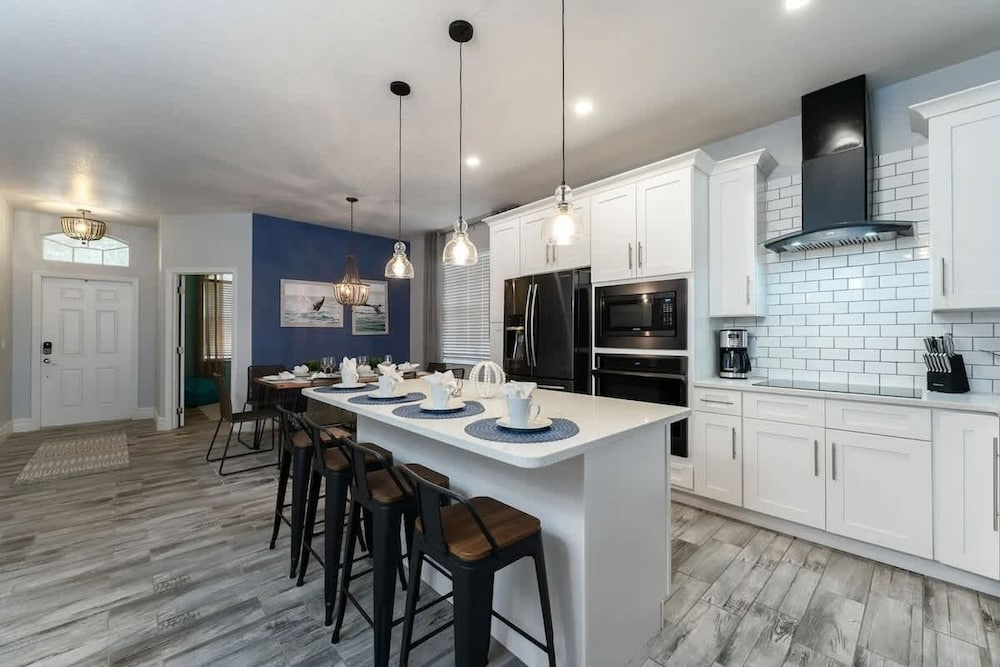 Wildlife Themed Villa 4 Bd Pool Near Disney 4 Bedroom Home