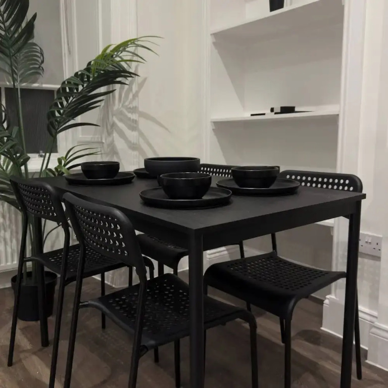 Cozy Modern Apartment on Leith Walk