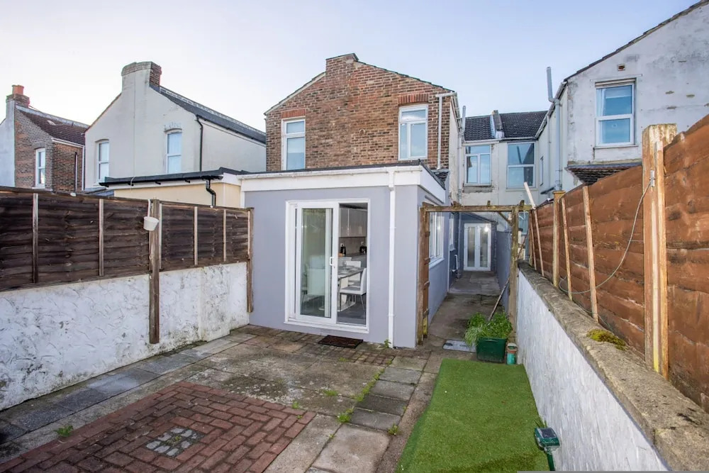 Sunny 3BR Home Near Portsmouth Park