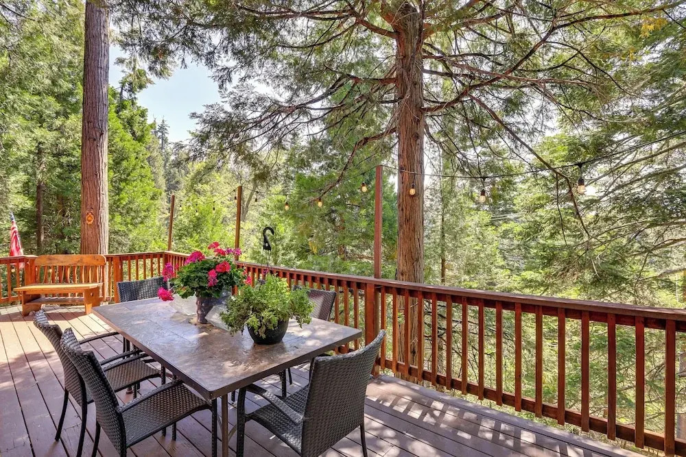3 Mi to Lake Arrowhead Village: Dog-Friendly Cabin