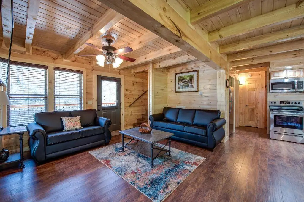 Woodland Escape, 3 Bedrooms, Hot Tub, Pool Access, WiFi, Sleeps 9
