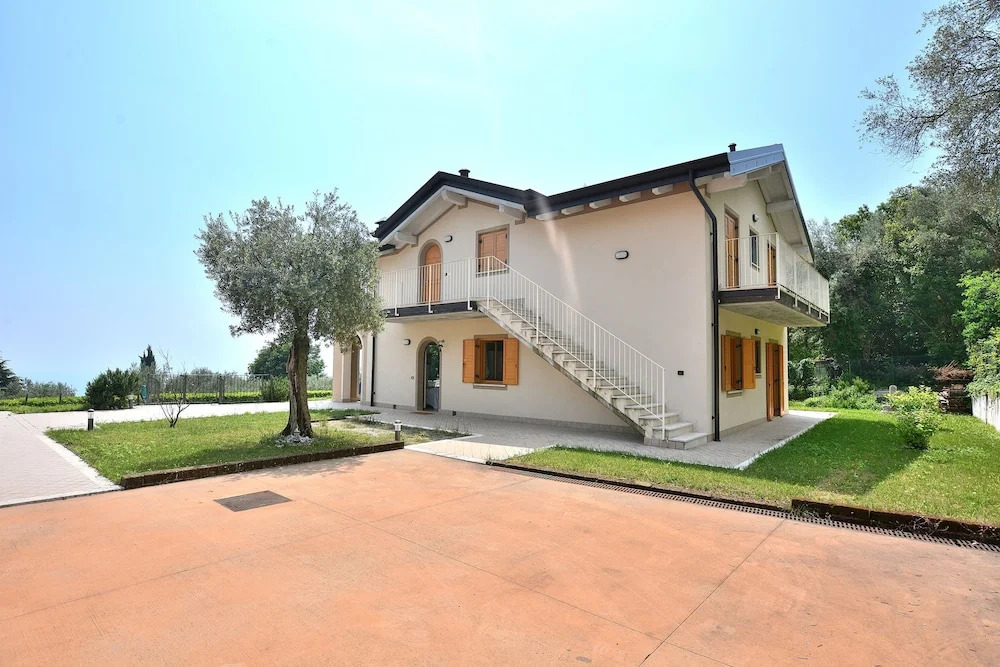 Apartment Fabiola With Pool Lake View