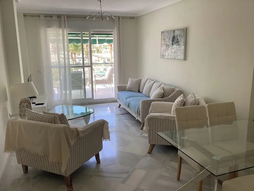 Marbella Retreat - 2 Beds - Sleeps 5 - Pool